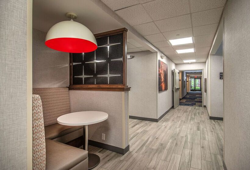 בית מלון כפרי Hampton Inn & Suites Hazard