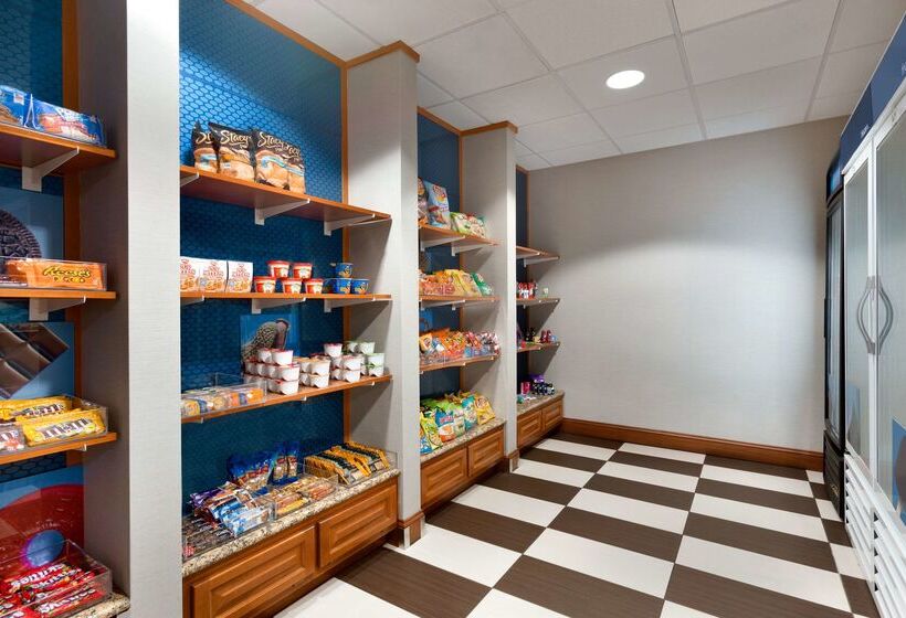 هتل Hampton Inn & Suites Manchesterbedford