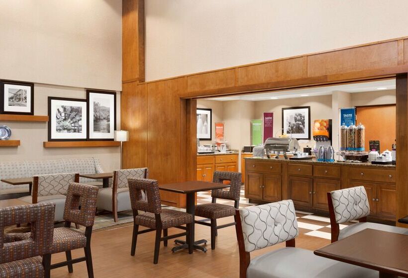 هتل Hampton Inn & Suites Manchesterbedford