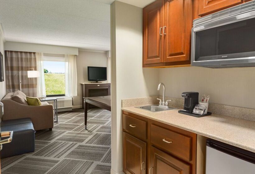 هتل Hampton Inn & Suites Manchesterbedford