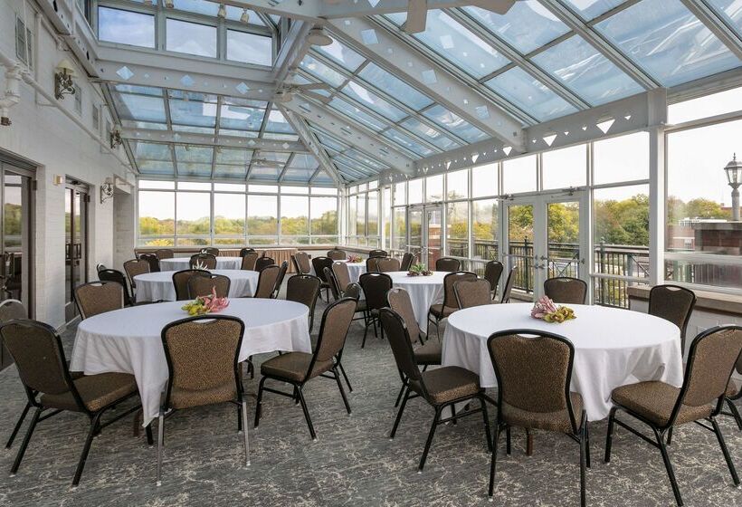 هتل Hampton Inn & Suites Nashvillegreen Hills