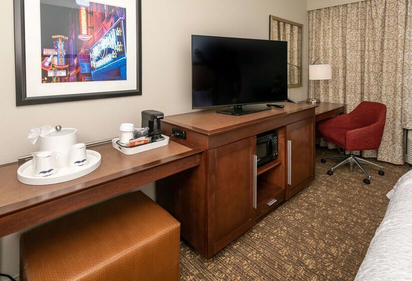 هتل Hampton Inn & Suites Nashvillegreen Hills