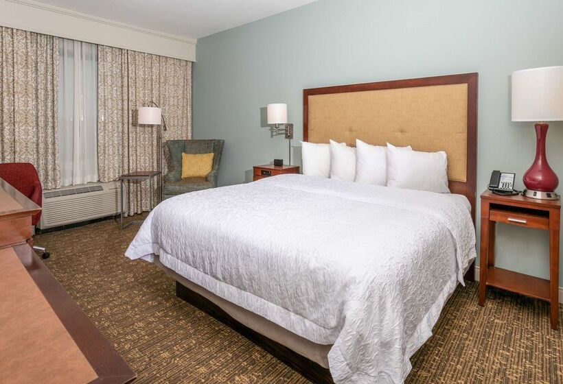 هتل Hampton Inn & Suites Nashvillegreen Hills