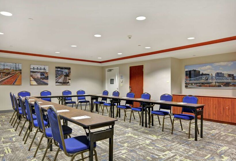 בית מלון כפרי Hampton Inn & Suites Newark Harrison Riverwalk