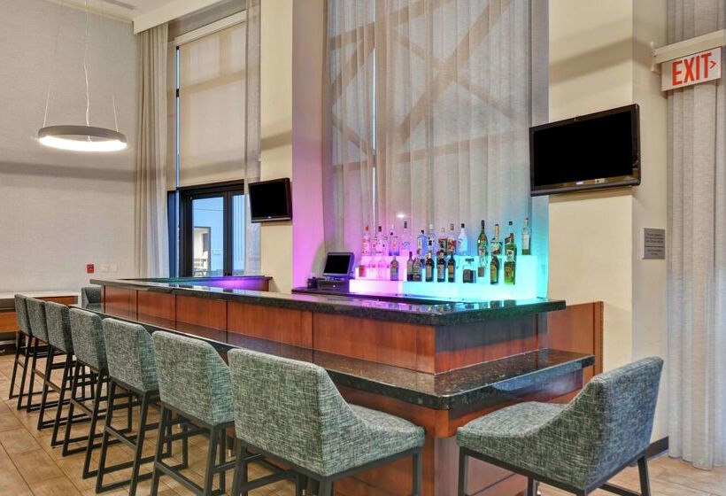 בית מלון כפרי Hampton Inn & Suites Newark Harrison Riverwalk