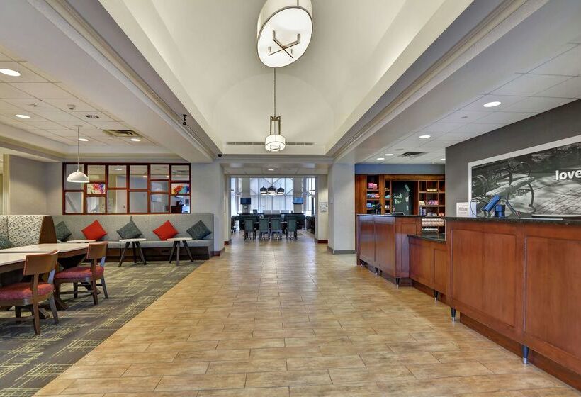 בית מלון כפרי Hampton Inn & Suites Newark Harrison Riverwalk