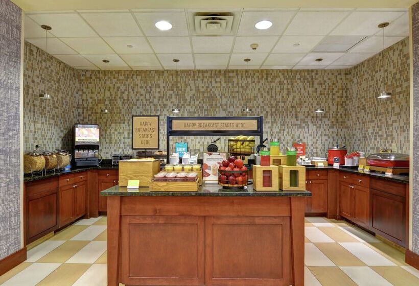 בית מלון כפרי Hampton Inn & Suites Newark Harrison Riverwalk