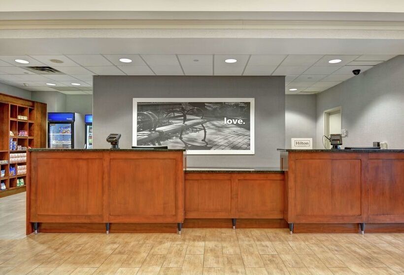 בית מלון כפרי Hampton Inn & Suites Newark Harrison Riverwalk