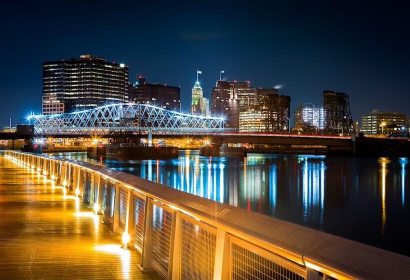 בית מלון כפרי Hampton Inn & Suites Newark Harrison Riverwalk