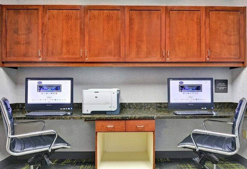 בית מלון כפרי Hampton Inn & Suites Newark Harrison Riverwalk