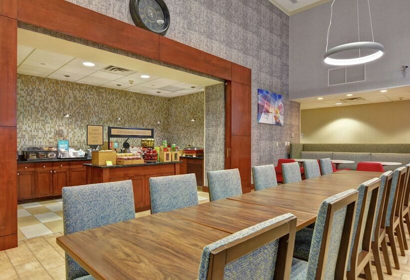 בית מלון כפרי Hampton Inn & Suites Newark Harrison Riverwalk