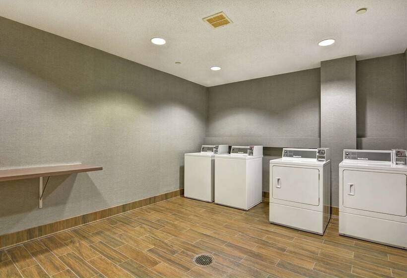 בית מלון כפרי Hampton Inn & Suites Newark Harrison Riverwalk