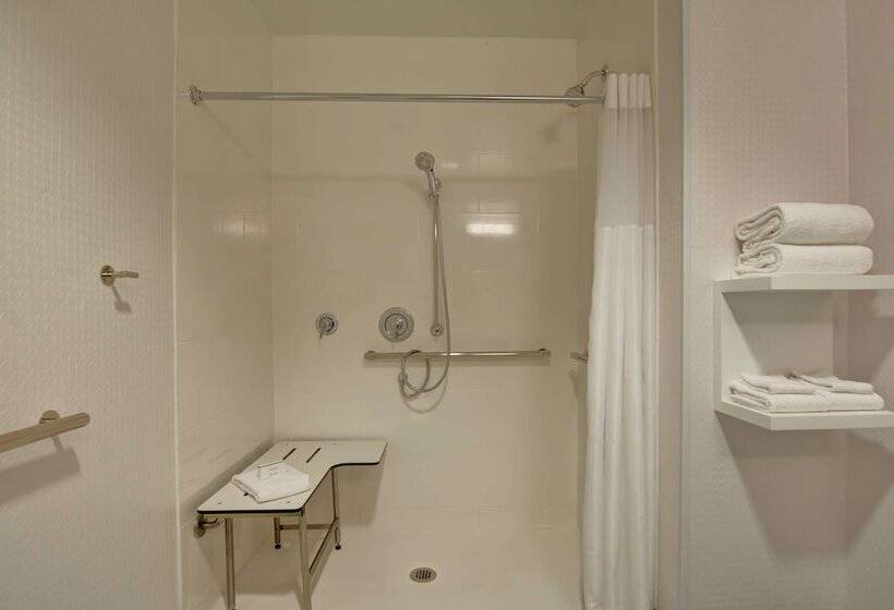 בית מלון כפרי Hampton Inn & Suites Newark Harrison Riverwalk