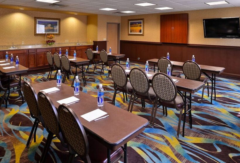 فندق Hampton Inn & Suites Ontario