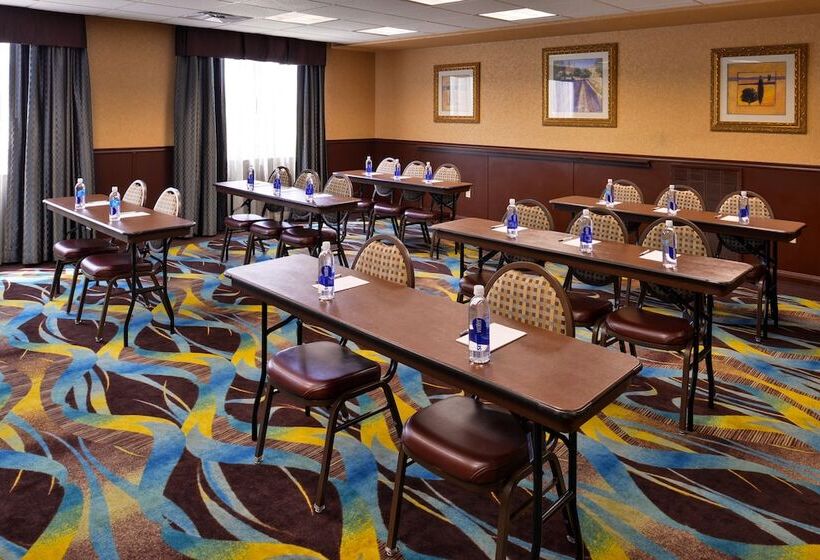 فندق Hampton Inn & Suites Ontario