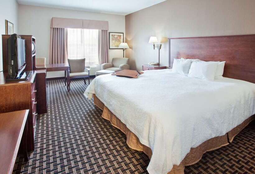 هتل Hampton Inn & Suites Oxfordanniston