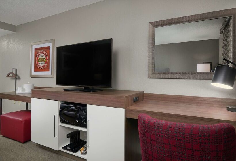 هتل Hampton Inn & Suites Oxfordanniston