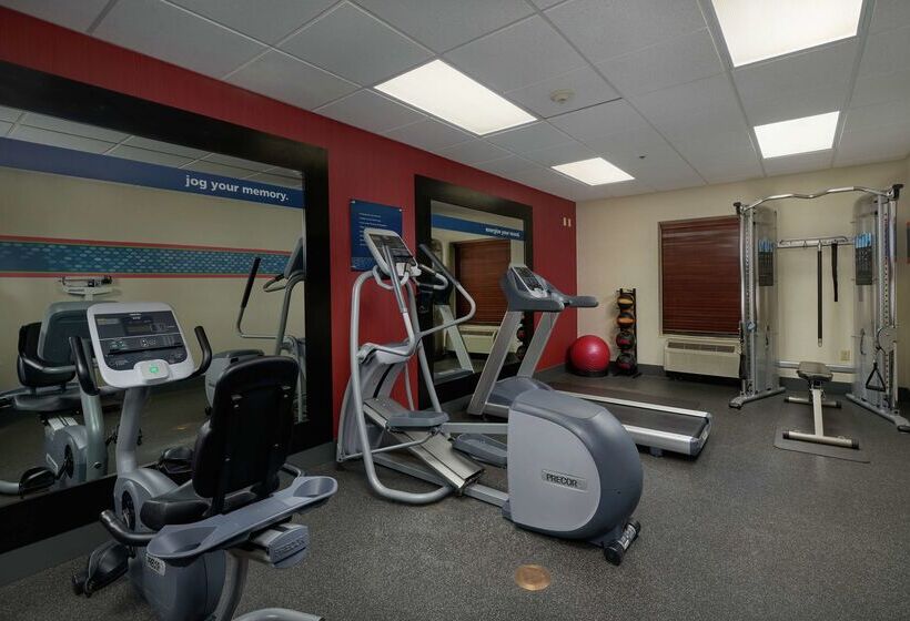 هتل Hampton Inn & Suites Oxfordanniston