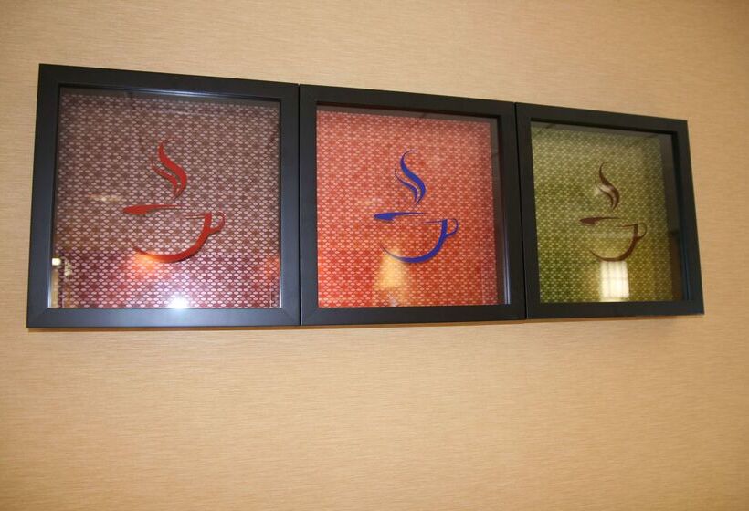 هتل Hampton Inn & Suites Oxfordanniston