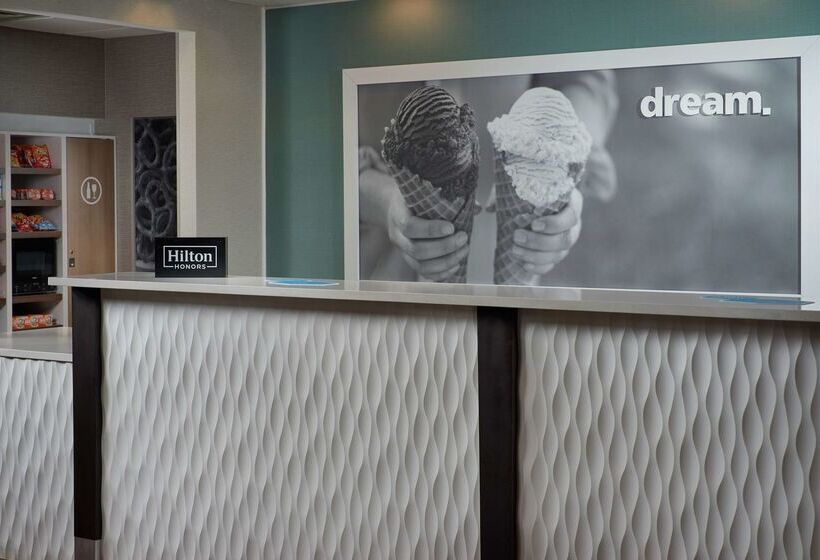 هتل Hampton Inn & Suites Oxfordanniston