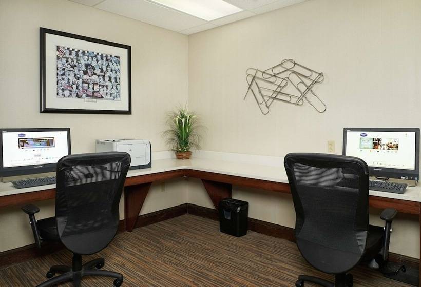 هتل Hampton Inn & Suites Oxfordanniston