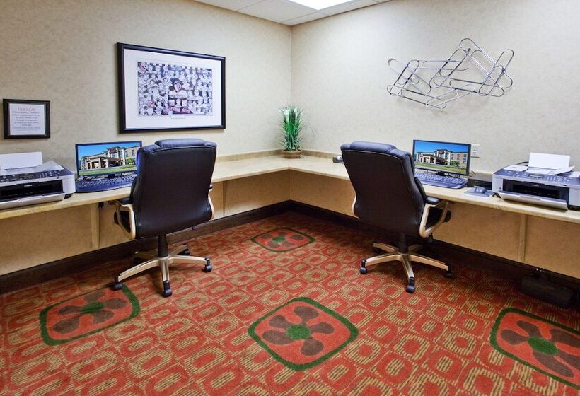 هتل Hampton Inn & Suites Oxfordanniston