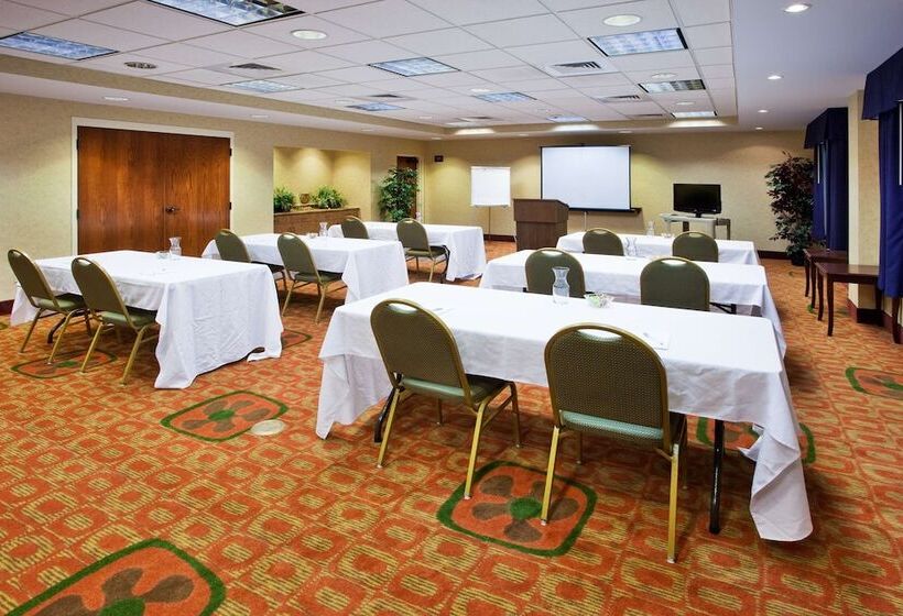 هتل Hampton Inn & Suites Oxfordanniston