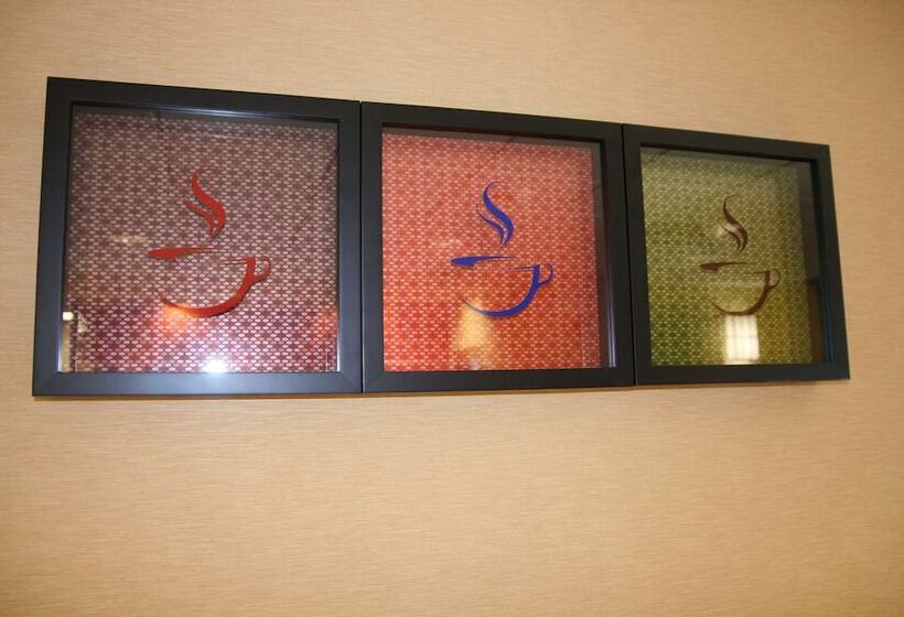 هتل Hampton Inn & Suites Oxfordanniston