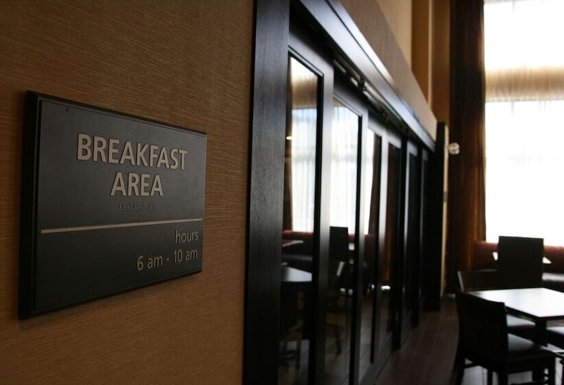 هتل Hampton Inn & Suites Oxfordanniston