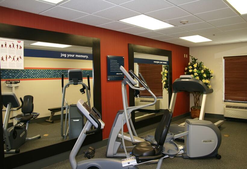 هتل Hampton Inn & Suites Oxfordanniston