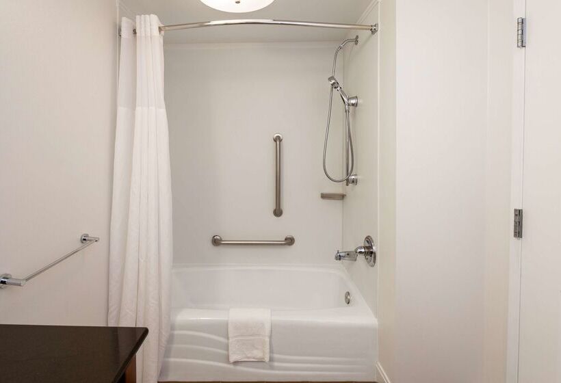 فندق Hampton Inn & Suites Raleigh Cary Lenovo Center