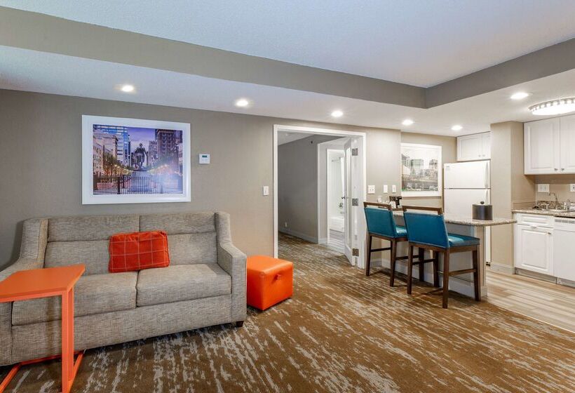 فندق Hampton Inn & Suites Raleigh Cary Lenovo Center