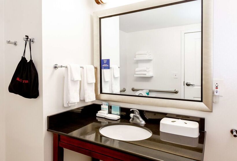 فندق Hampton Inn & Suites Raleigh Cary Lenovo Center