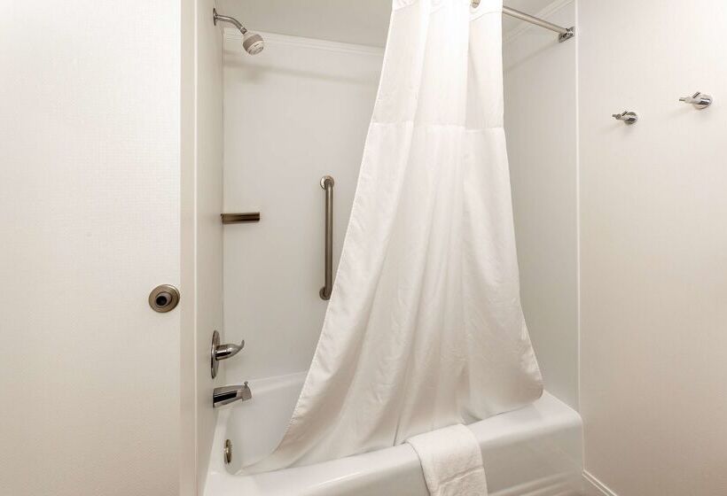 فندق Hampton Inn & Suites Raleigh Cary Lenovo Center