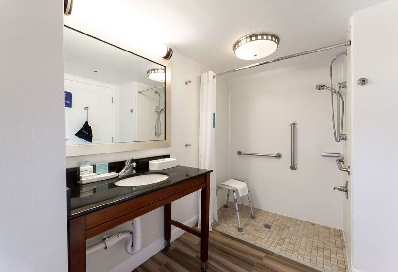 فندق Hampton Inn & Suites Raleigh Cary Lenovo Center