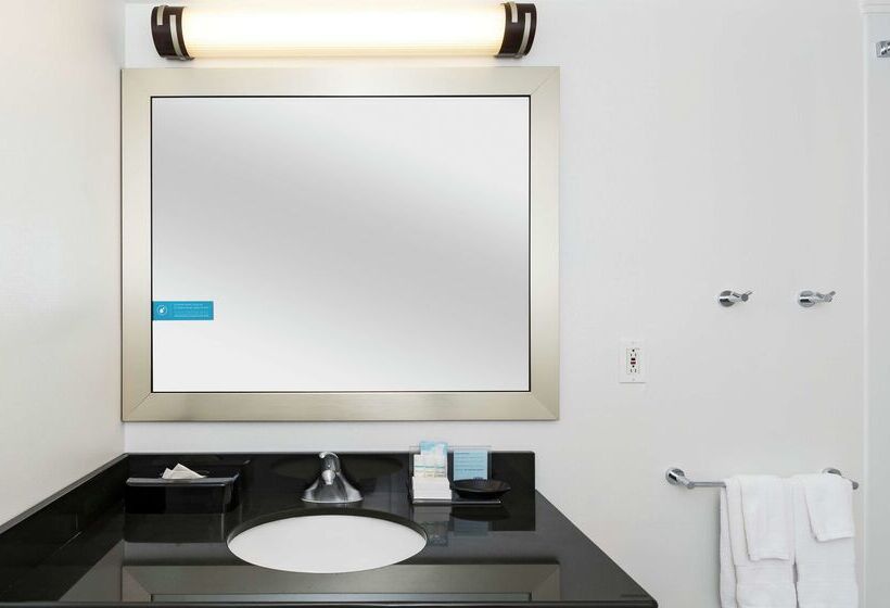 فندق Hampton Inn & Suites Raleigh Cary Lenovo Center