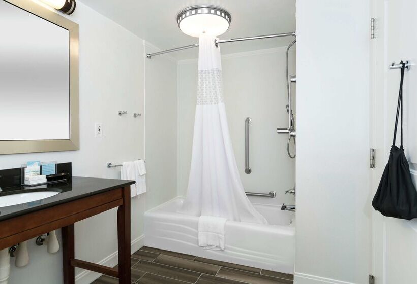 فندق Hampton Inn & Suites Raleigh Cary Lenovo Center