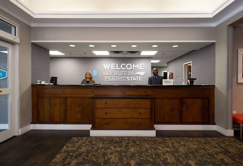 בית מלון כפרי Hampton Inn & Suites Raleigh Cary Lenovo Center