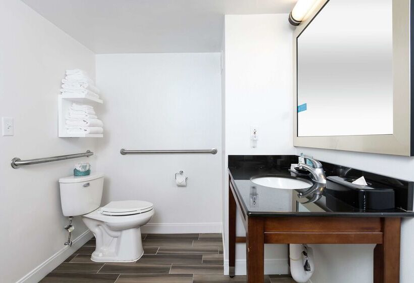 فندق Hampton Inn & Suites Raleigh Cary Lenovo Center