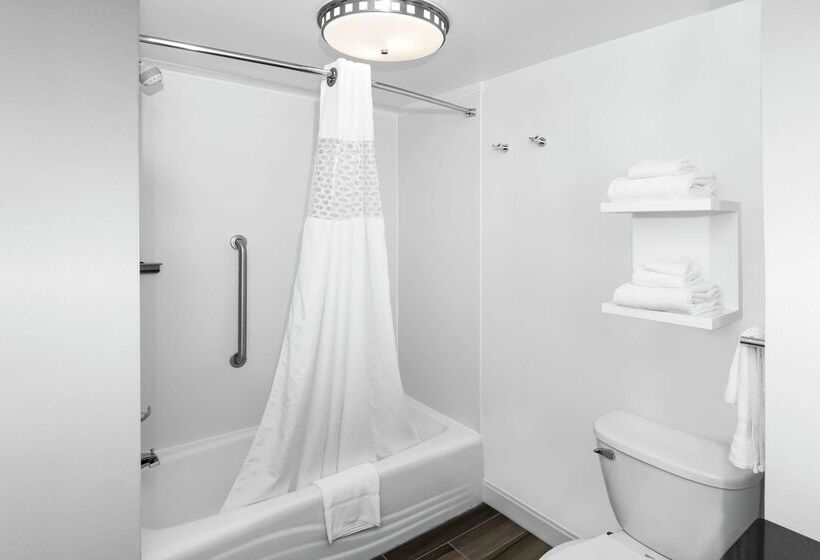 فندق Hampton Inn & Suites Raleigh Cary Lenovo Center