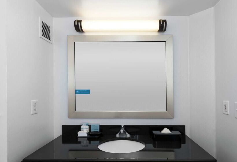 فندق Hampton Inn & Suites Raleigh Cary Lenovo Center