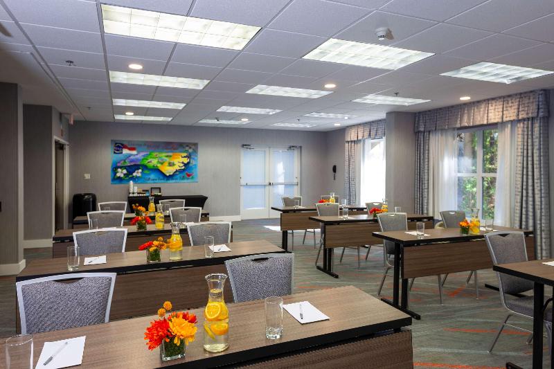 בית מלון כפרי Hampton Inn & Suites Raleigh Cary Lenovo Center
