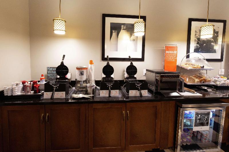 בית מלון כפרי Hampton Inn & Suites Raleigh Cary Lenovo Center