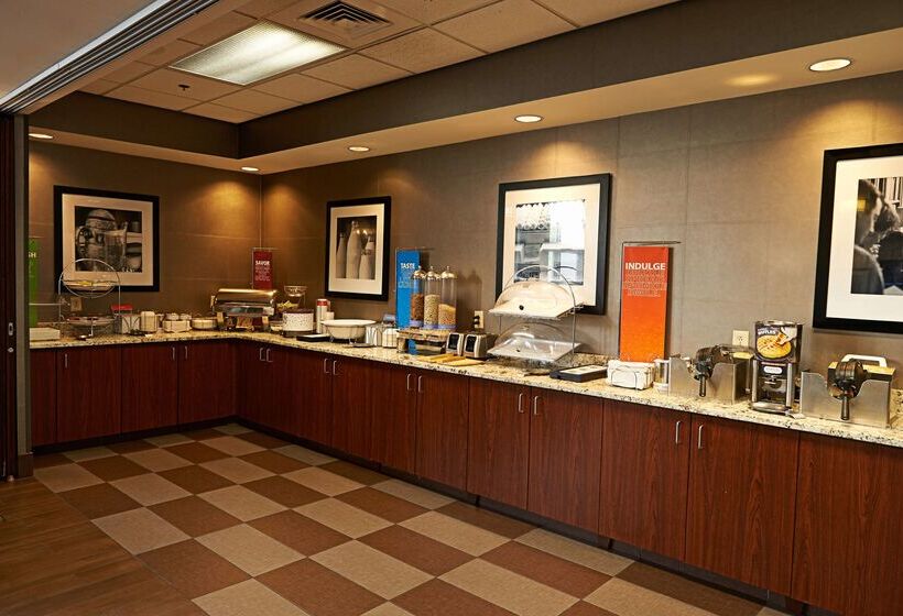 בית מלון כפרי Hampton Inn & Suites Scottsburg