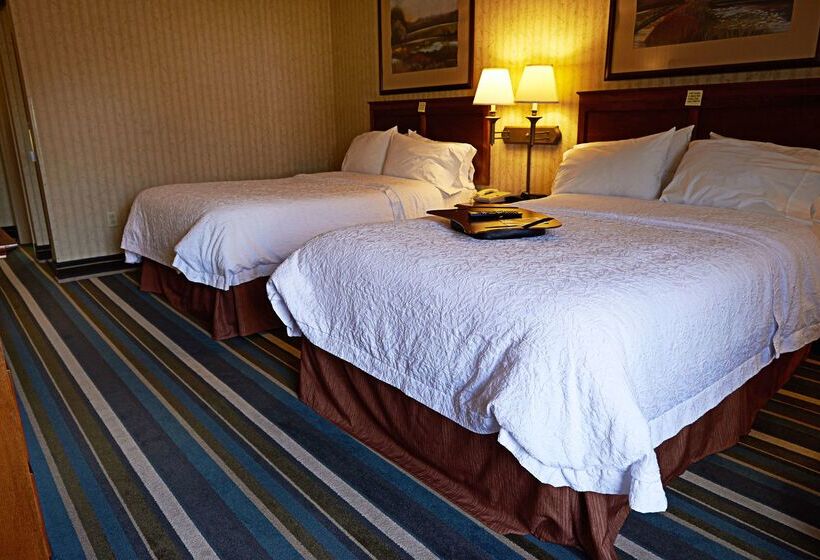 בית מלון כפרי Hampton Inn & Suites Scottsburg