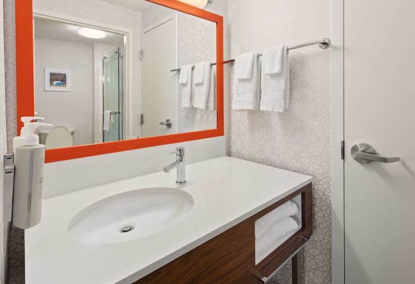 فندق Hampton Inn & Suites Scottsburg