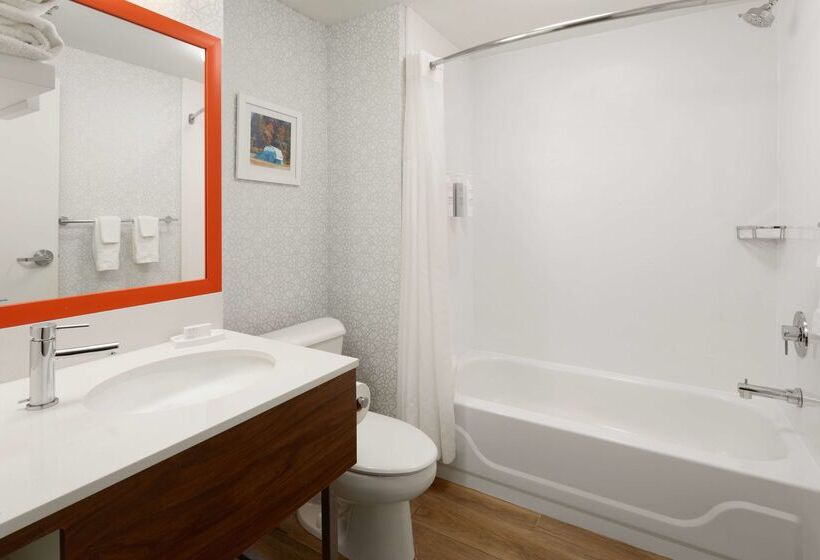 בית מלון כפרי Hampton Inn & Suites Scottsburg