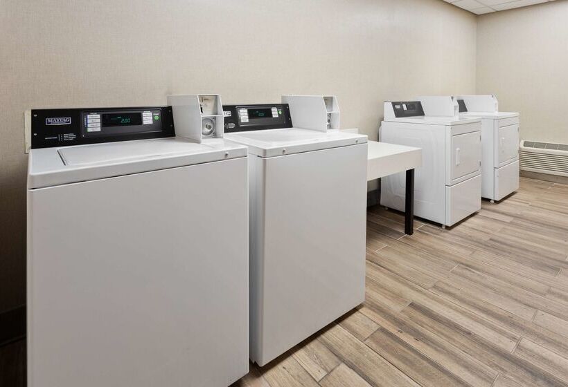 בית מלון כפרי Hampton Inn & Suites Scottsburg