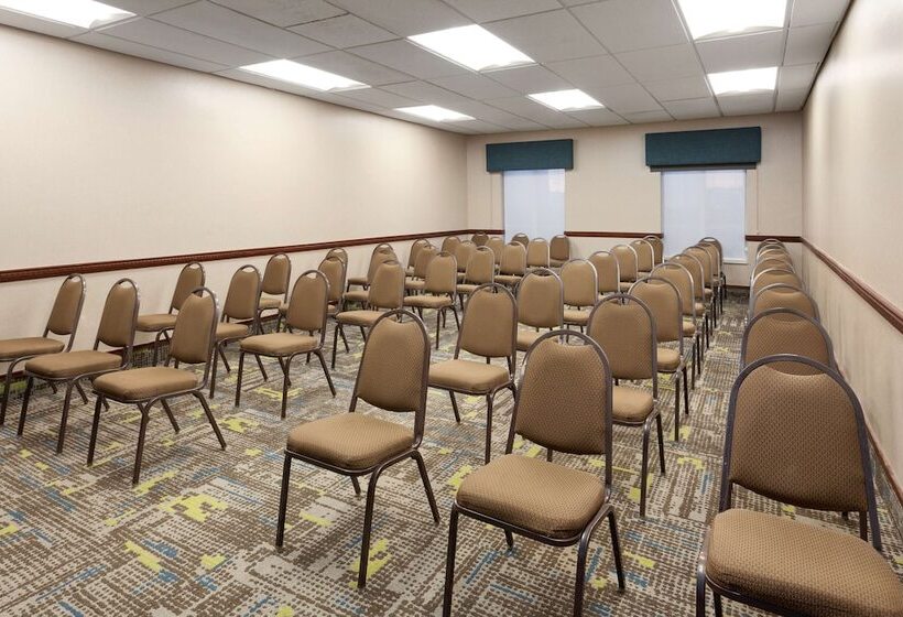 בית מלון כפרי Hampton Inn & Suites Scottsburg