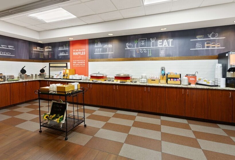 בית מלון כפרי Hampton Inn & Suites Scottsburg